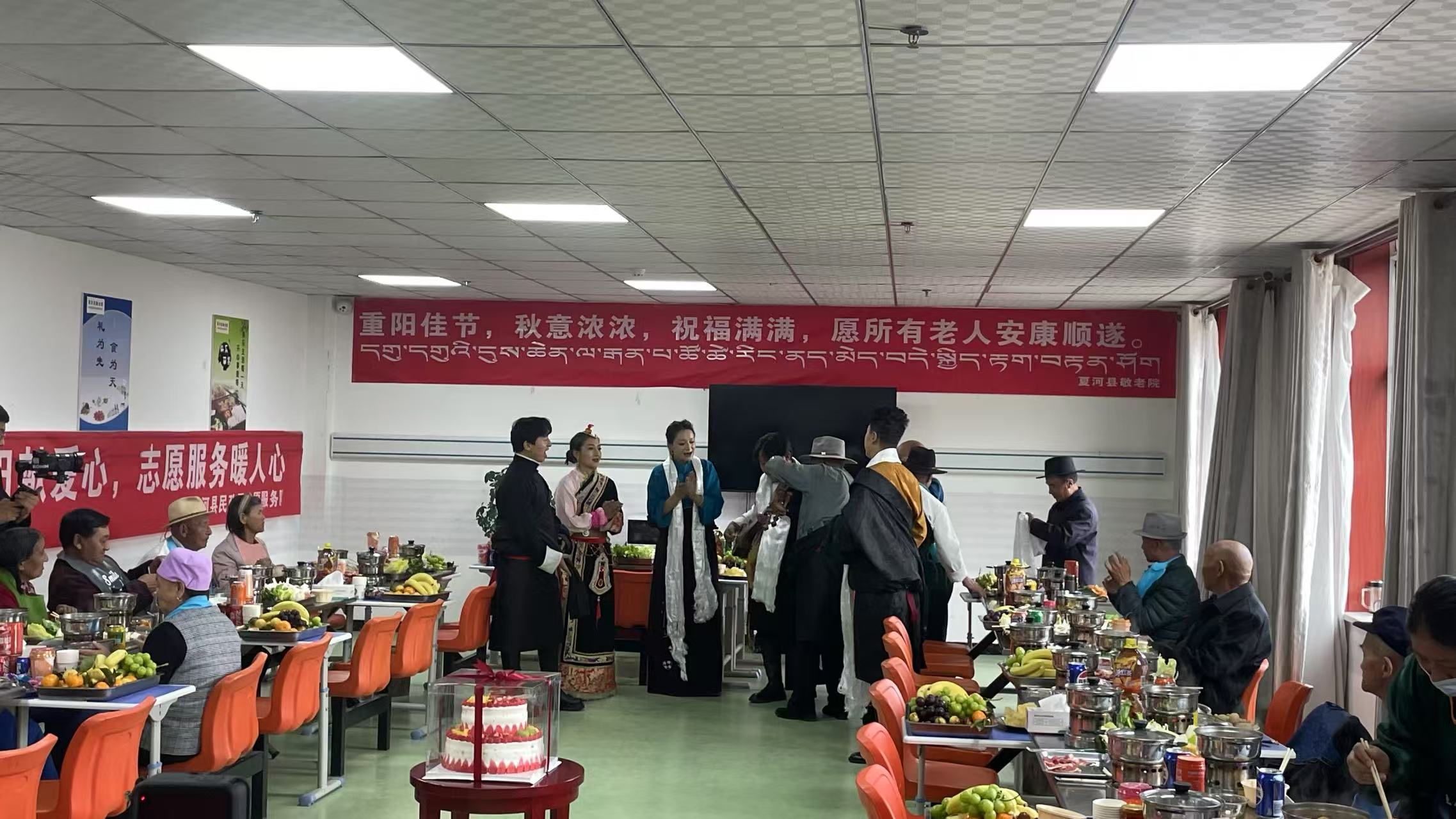 2025年10月29日敬老院开展夏河县2025年戏曲进 乡村惠民演出活动