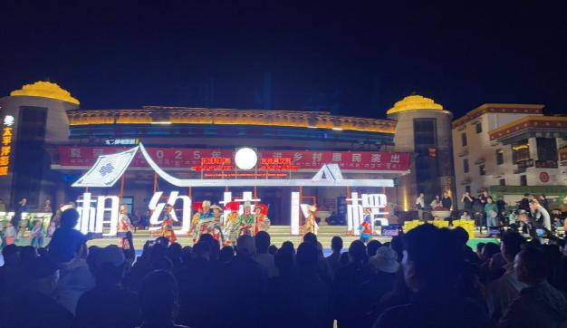 2025年7月15日海螺塆广场启动&ldquo;戏曲进乡村暨文化下乡&rdquo;惠民演出。